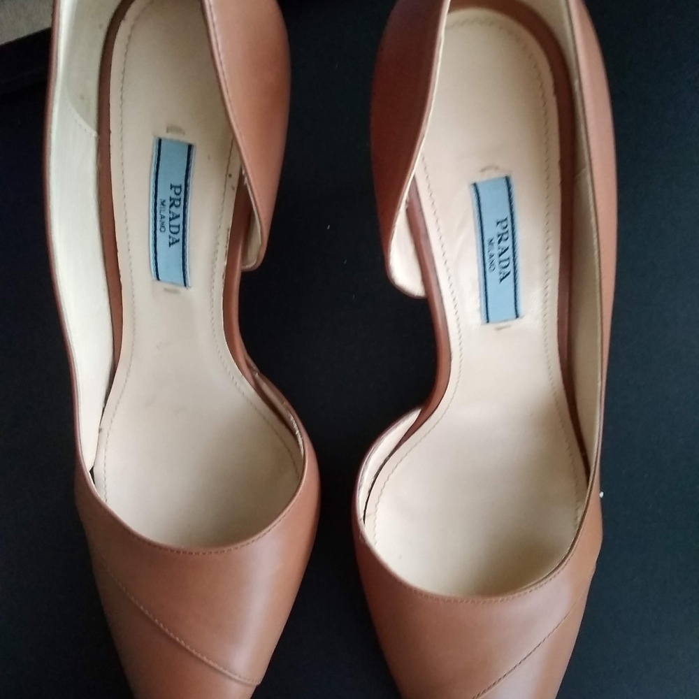 Prada Tan/Brown Pumps